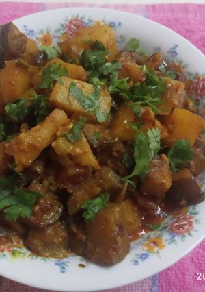 A picture of Baigan aloo sabji.