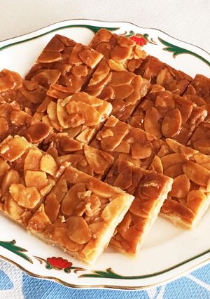 A picture of Easy Florentine Bars with Puff Pastry Sheets.