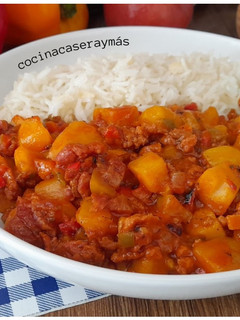 Una foto de Picadillo de ternera con patatas y arroz