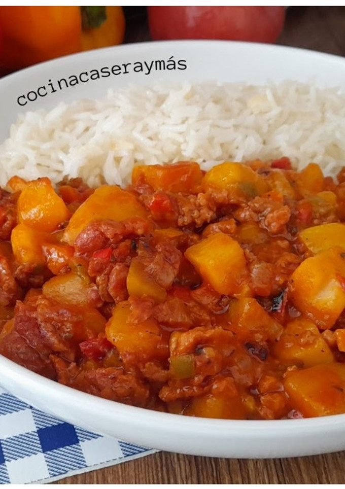 Una foto de Picadillo de ternera con patatas y arroz