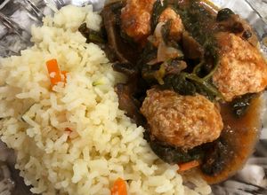 Una foto de Albóndigas de Pollo con Espinacas y Champiñones