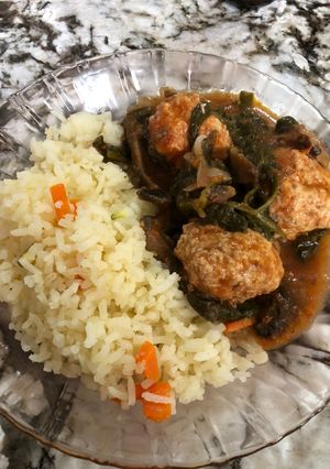 Una foto de Albóndigas de Pollo con Espinacas y Champiñones