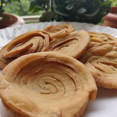A picture of Crispy layered puri.