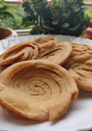 A picture of Crispy layered puri.