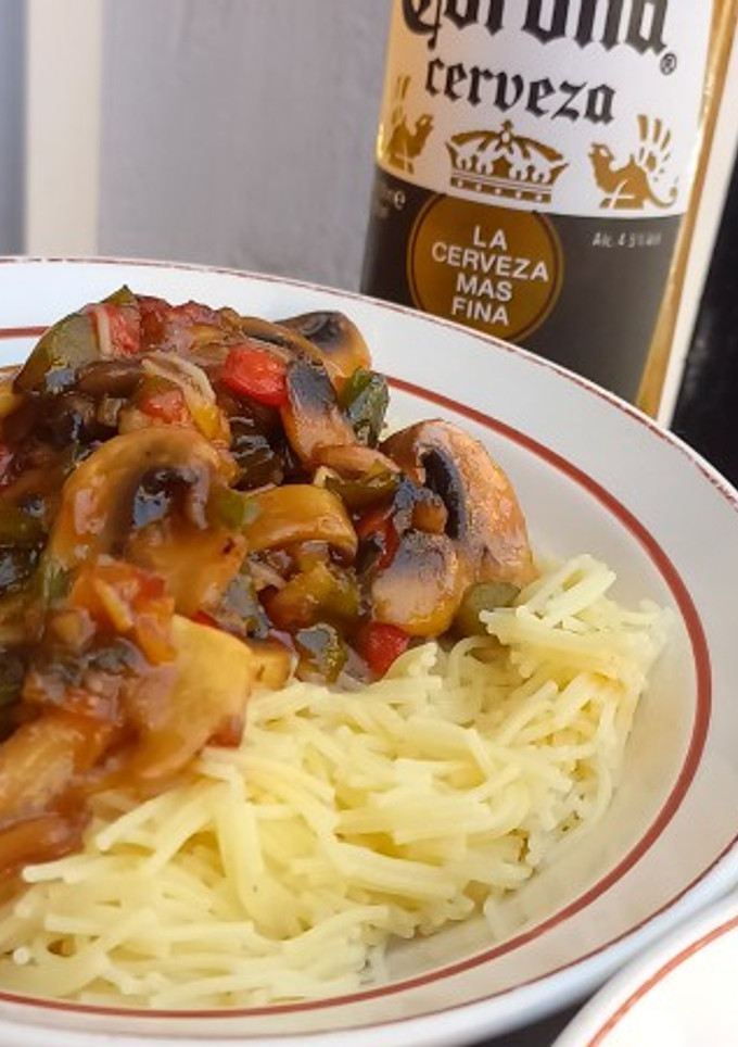 Una foto de Fideos con champiñones caramelizados