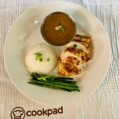A picture of Chicken katsu served with jasmine sticky rice, curry sauce and green beans.😋.