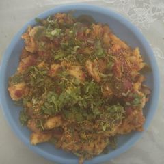 A picture of A yummy bread poha.