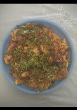 A picture of A yummy bread poha.