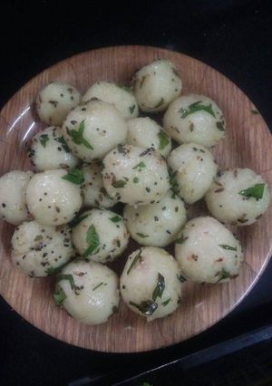 सुज्जी बॉल (Sujji ball recipe in hindi) रेसिपी मुख्य फोटो