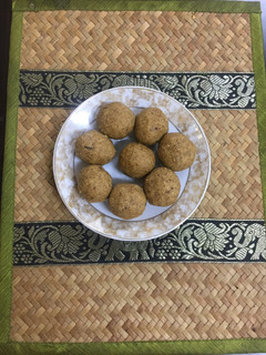 வால்நட் லட்டு (Walnut laddo recipe in tamil) செய்முறை முக்கிய புகைப்படம்