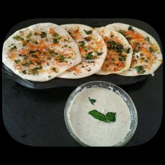 A picture of Veg Uthappam.