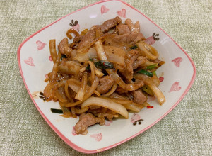 蔥爆豬肉絲 的食譜成品照片