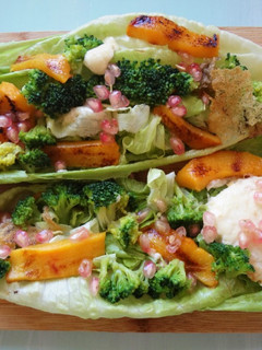 Una foto de Ensalada templada de melocotones y queso de cabra a la plancha