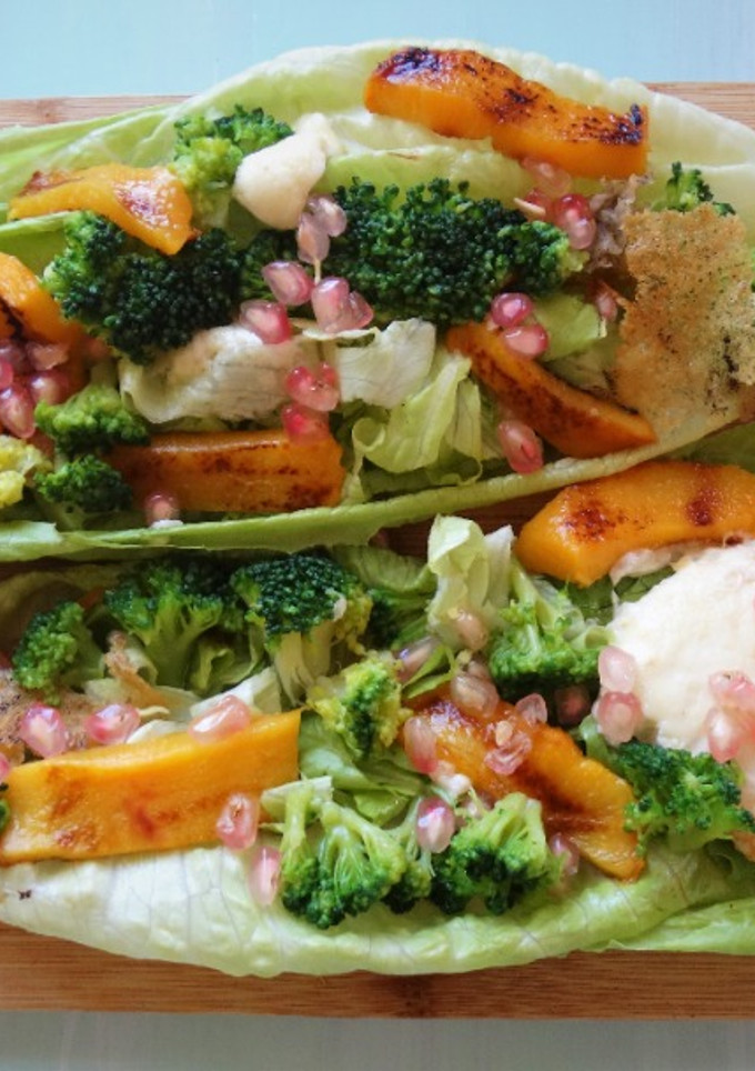 Una foto de Ensalada templada de melocotones y queso de cabra a la plancha
