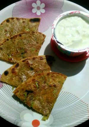 A picture of Stuff Gobhi paratha.