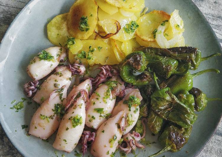Calamares con pimientos y patatas