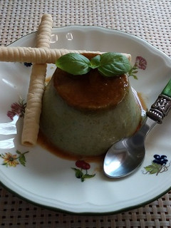 Una foto de Flan de té Matcha
