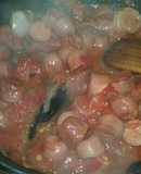 Salchichas con tomate