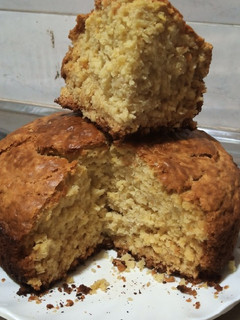 A picture of 🍋 cake.