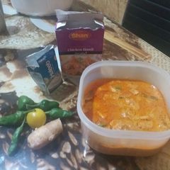 A picture of Chicken Handi.
