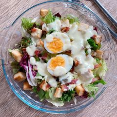 A picture of Salad creamy ranch dressing.