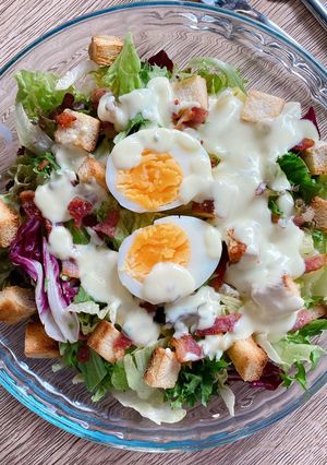 A picture of Salad creamy ranch dressing.