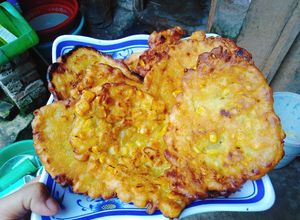 Hình của món Bánh ngô chiên.
