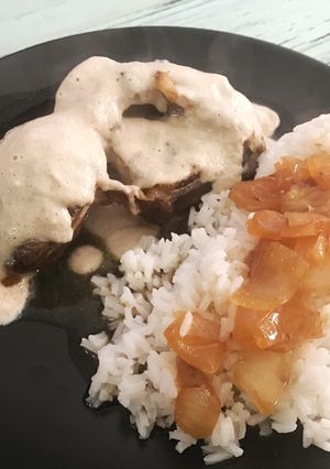 Una foto de Osobuco con salsa de setas
