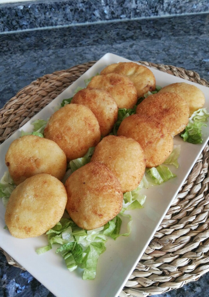 Una foto de Bocaditos de patata rellenos de sobrasada vegana