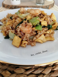 Una foto de Arroz frito con pak choi