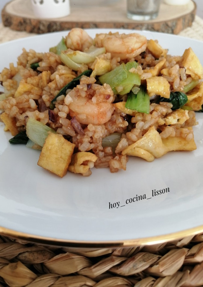 Una foto de Arroz frito con pak choi
