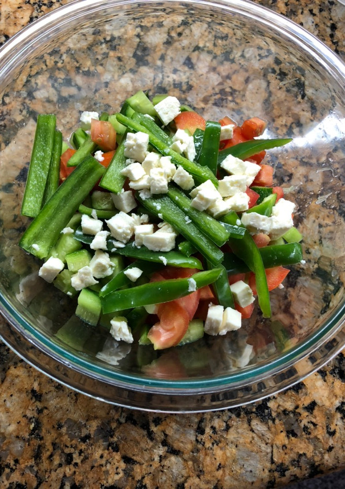 Una foto de Ensalada a la griega a la Meir’s