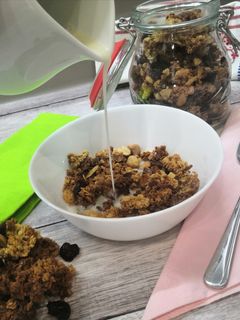 Glutén- és tejmentes, mogyoróvajas, áfonyás (granola) müzli recept fotója