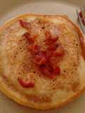 Hot cakes o pan cakes con tocino. ॐ