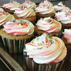 Super Easy Cupcakes A picture of Super Easy Cupcakes.