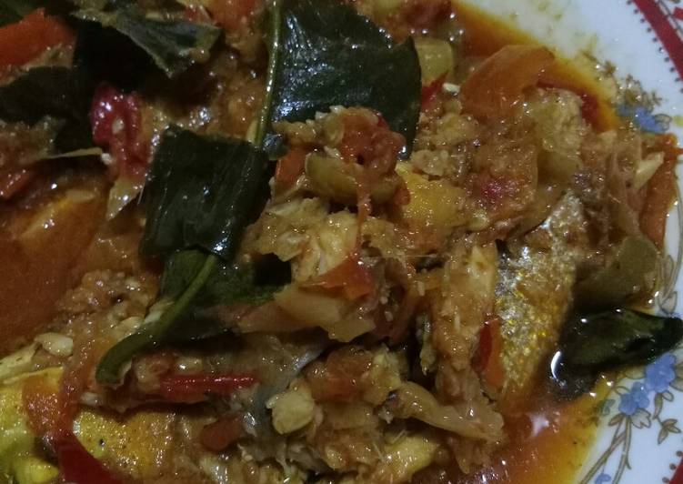 Ikan asin bolu sambal tomat