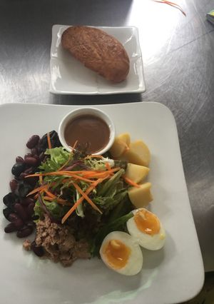 Hình của món Nicose salad.