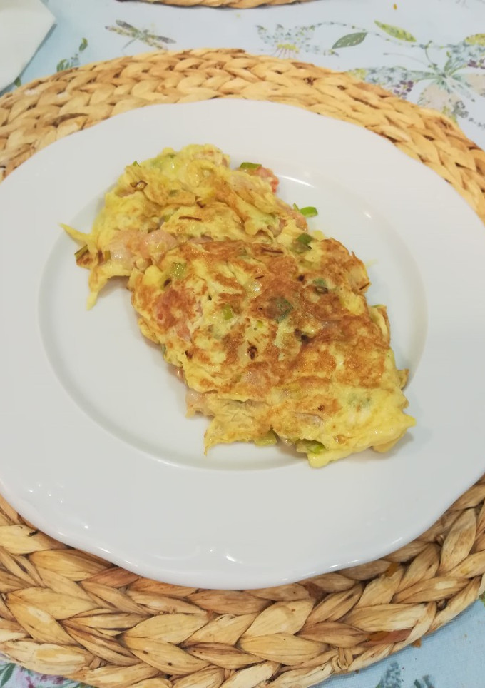 Una foto de Tortilla de puerro y gambas