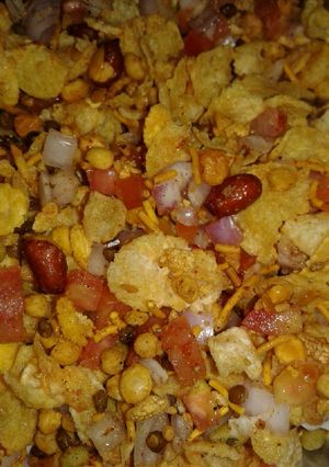 A picture of Yummy jhatpat bhel.