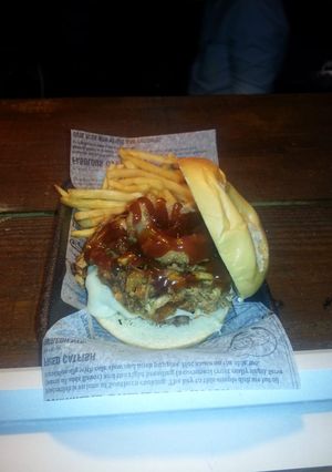 Una foto de Hamburguesa de costillita res res