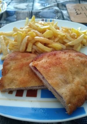 Una foto de Cachopo de cecina y queso de cabra