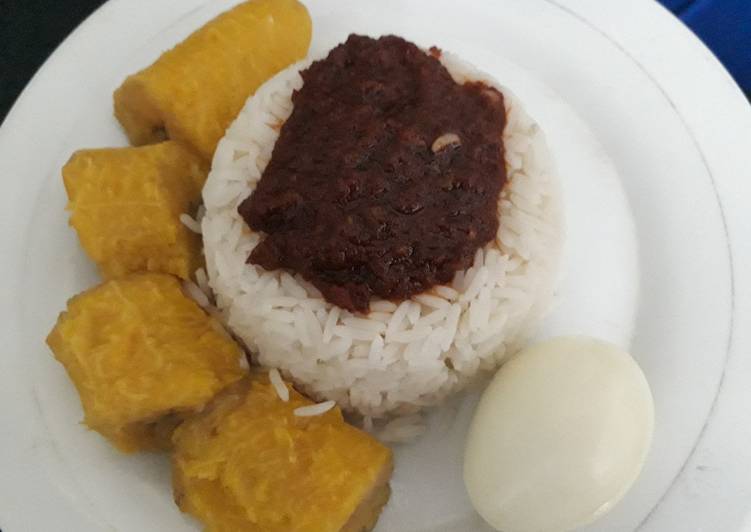 How to Prepare Super Quick Homemade Boiled rice with tomato sauce,boiled plantain and egg