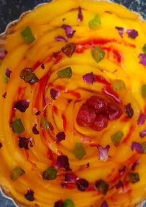 A picture of Mango flower tart.