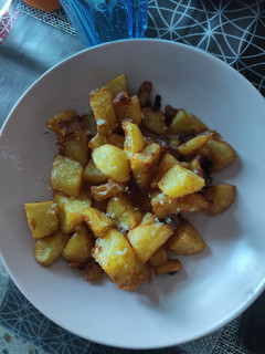 Una foto de Patatas al ajillo