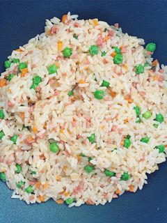 Una foto de Arroz tres delicias