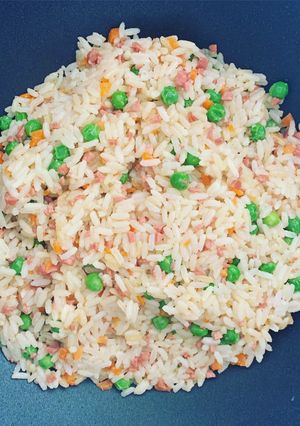 Una foto de Arroz tres delicias