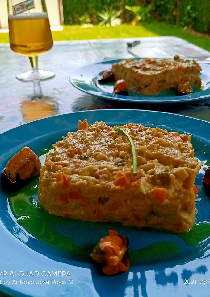 Una foto de Ensaladilla de buey de mar y cangrejo real