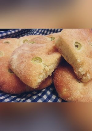 صورة لوصفة خبز بالزيتون مقطن وخفيف وبنة منحكيش 🍞🥖😍