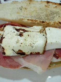 Una foto de 50. Tapa o bocata de jamón y queso fresco
