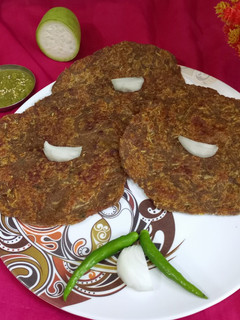 लौकी रागी थेपला (Lauki Ragi Thepla ki recipe in hindi) रेसिपी मुख्य फोटो
